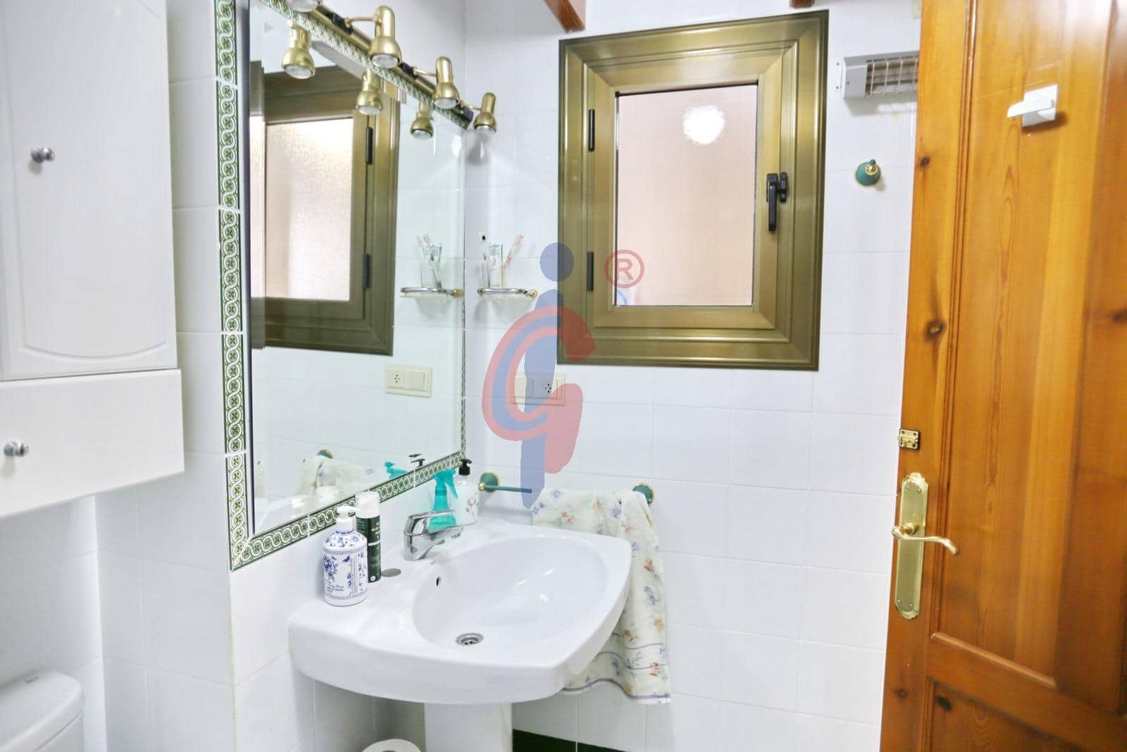 4 slaapkamer Rijtjeshuis te koop in Guardamar del Segura met zwembad garage - € 435.000 (Ref: 8915207)