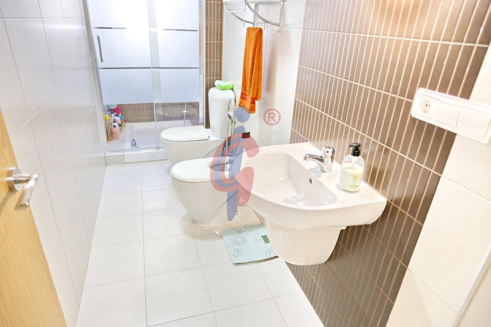 3 soveværelse Rækkehus til salg i Guardamar del Segura med swimmingpool garage - € 240.000 (Ref: 8944047)