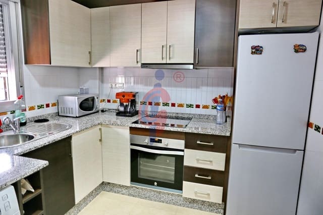 Adosado de 3 habitaciones en Los Secanos, Guardamar del Segura en venta con piscina garaje - 240.000 € (Ref: 8944047)