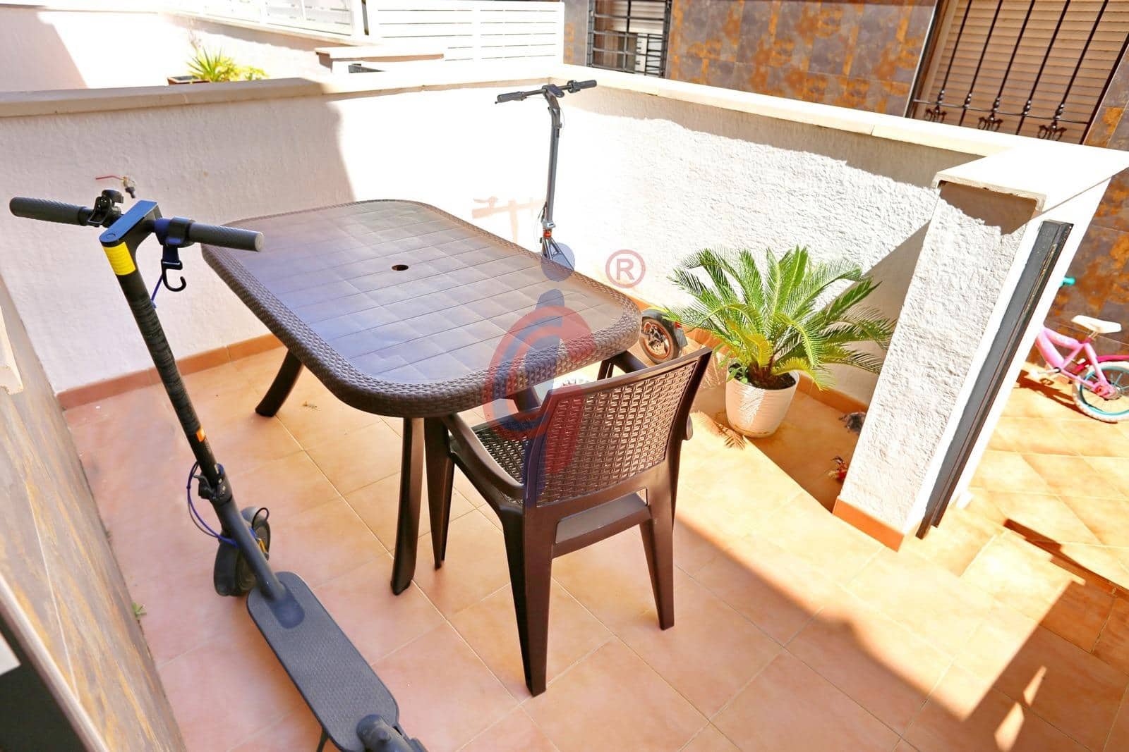 3 soveværelse Rækkehus til salg i Guardamar del Segura med swimmingpool garage - € 240.000 (Ref: 8944047)