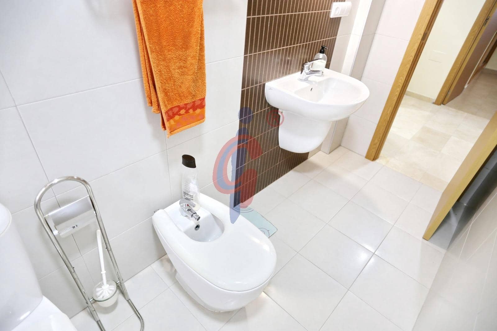 3 soveværelse Rækkehus til salg i Guardamar del Segura med swimmingpool garage - € 240.000 (Ref: 8944047)