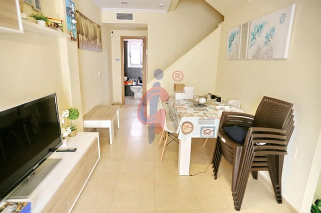 Adosado de 3 habitaciones en Los Secanos, Guardamar del Segura en venta con piscina garaje - 240.000 € (Ref: 8944047)