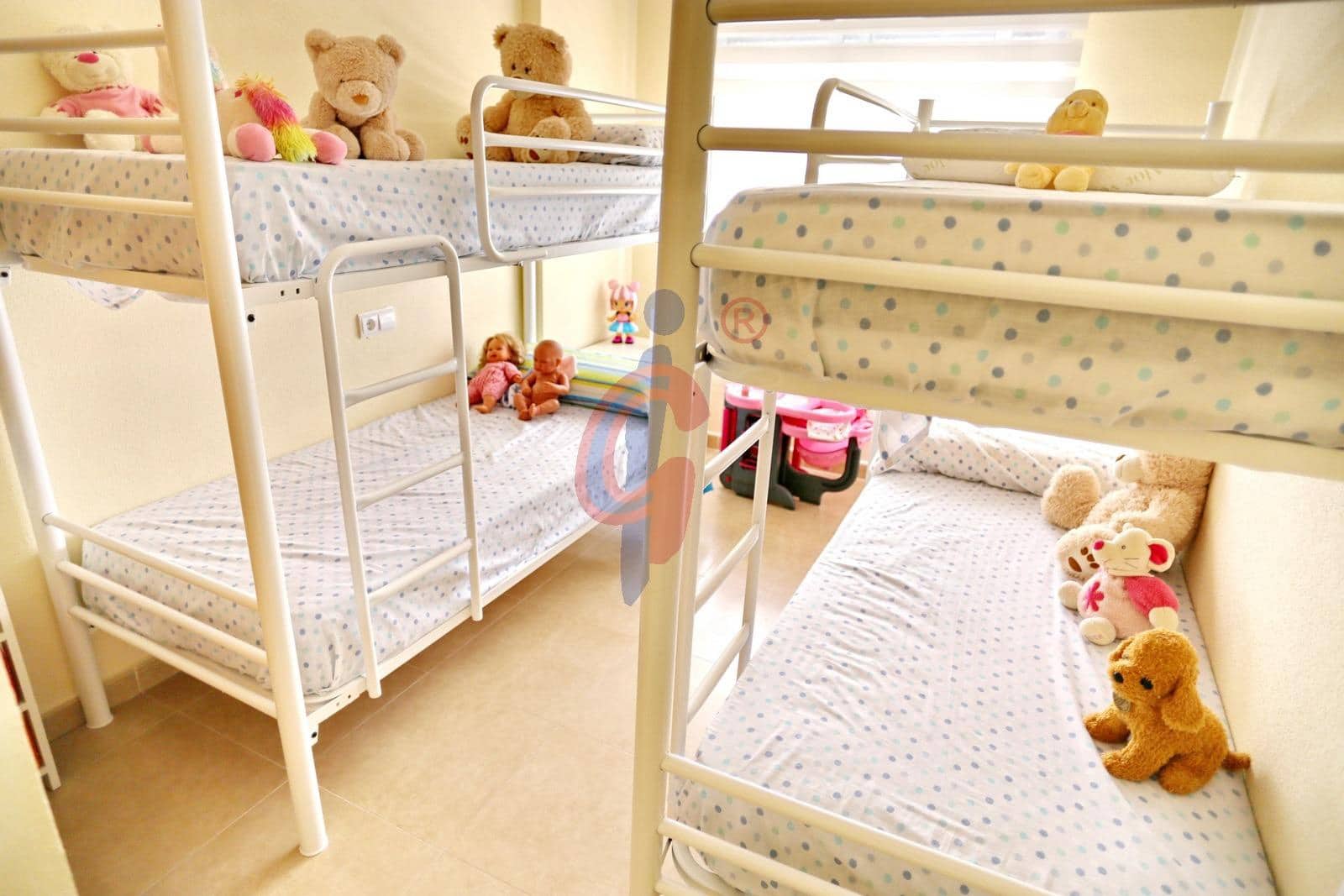 3 soveværelse Rækkehus til salg i Guardamar del Segura med swimmingpool garage - € 240.000 (Ref: 8944047)