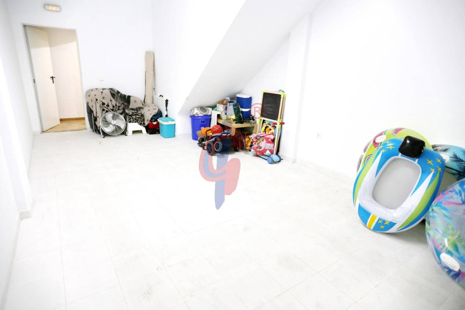 3 soveværelse Rækkehus til salg i Guardamar del Segura med swimmingpool garage - € 240.000 (Ref: 8944047)