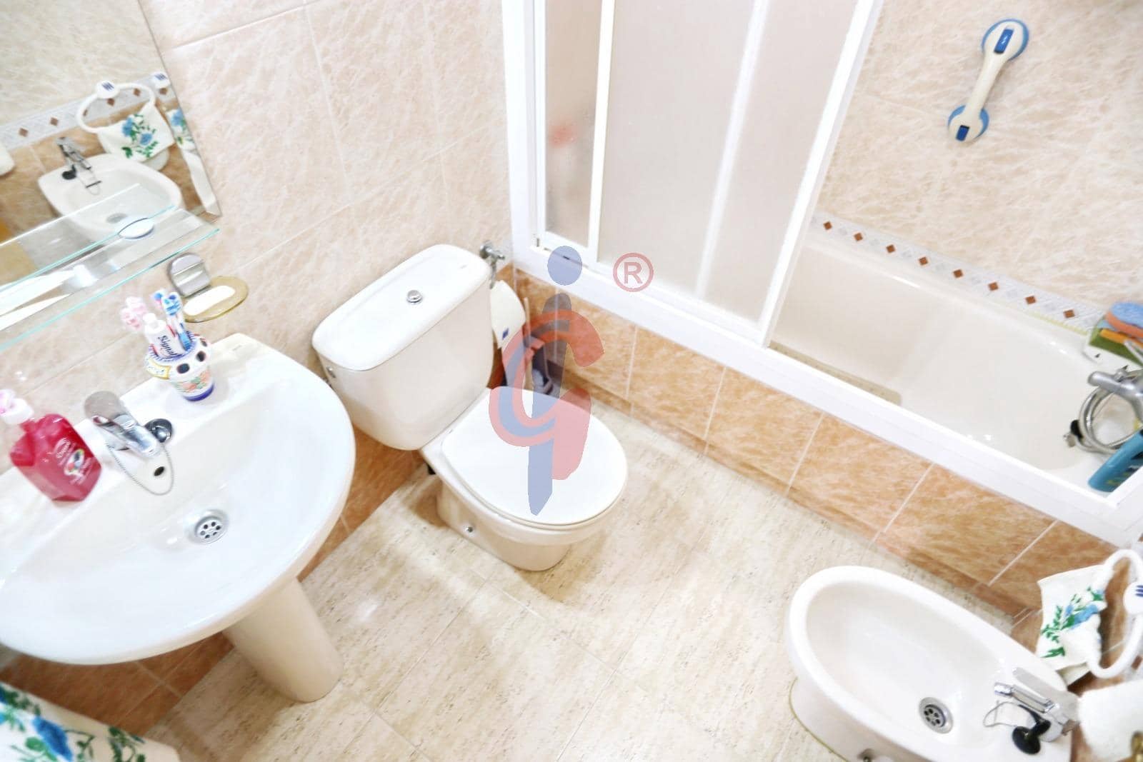 Apartamento de 3 habitaciones en Guardamar del Segura en venta con piscina - 159.000 € (Ref: 8951492)