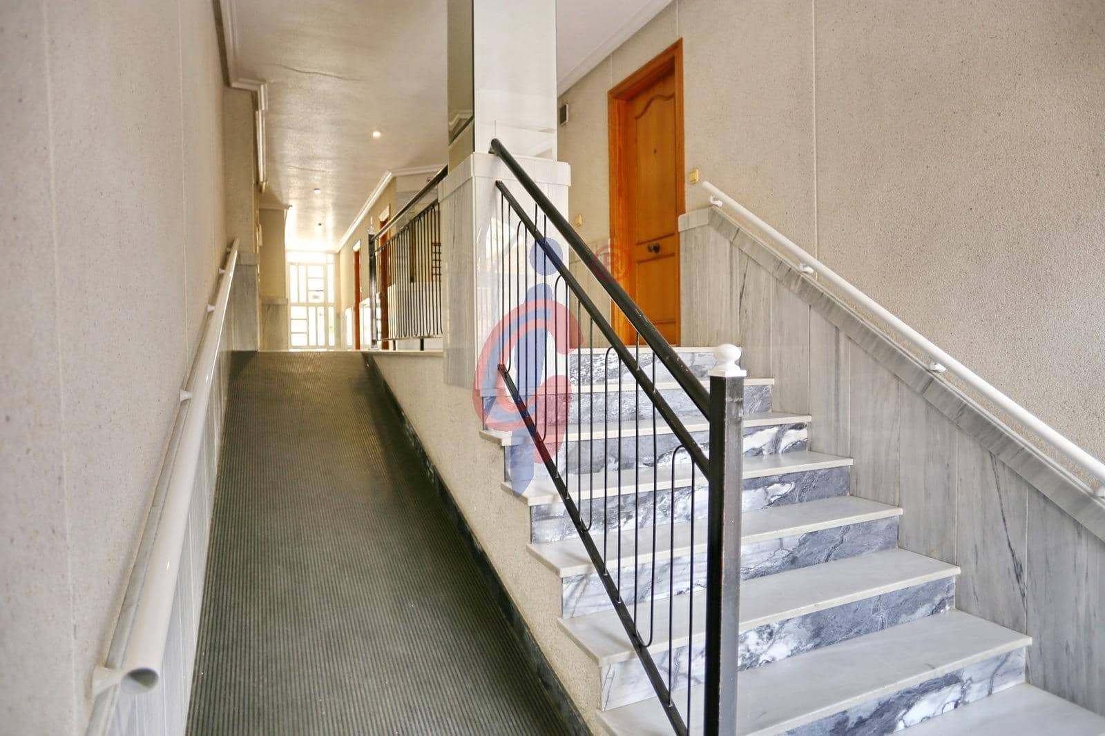 Apartamento de 3 habitaciones en Guardamar del Segura en venta con piscina - 159.000 € (Ref: 8951492)