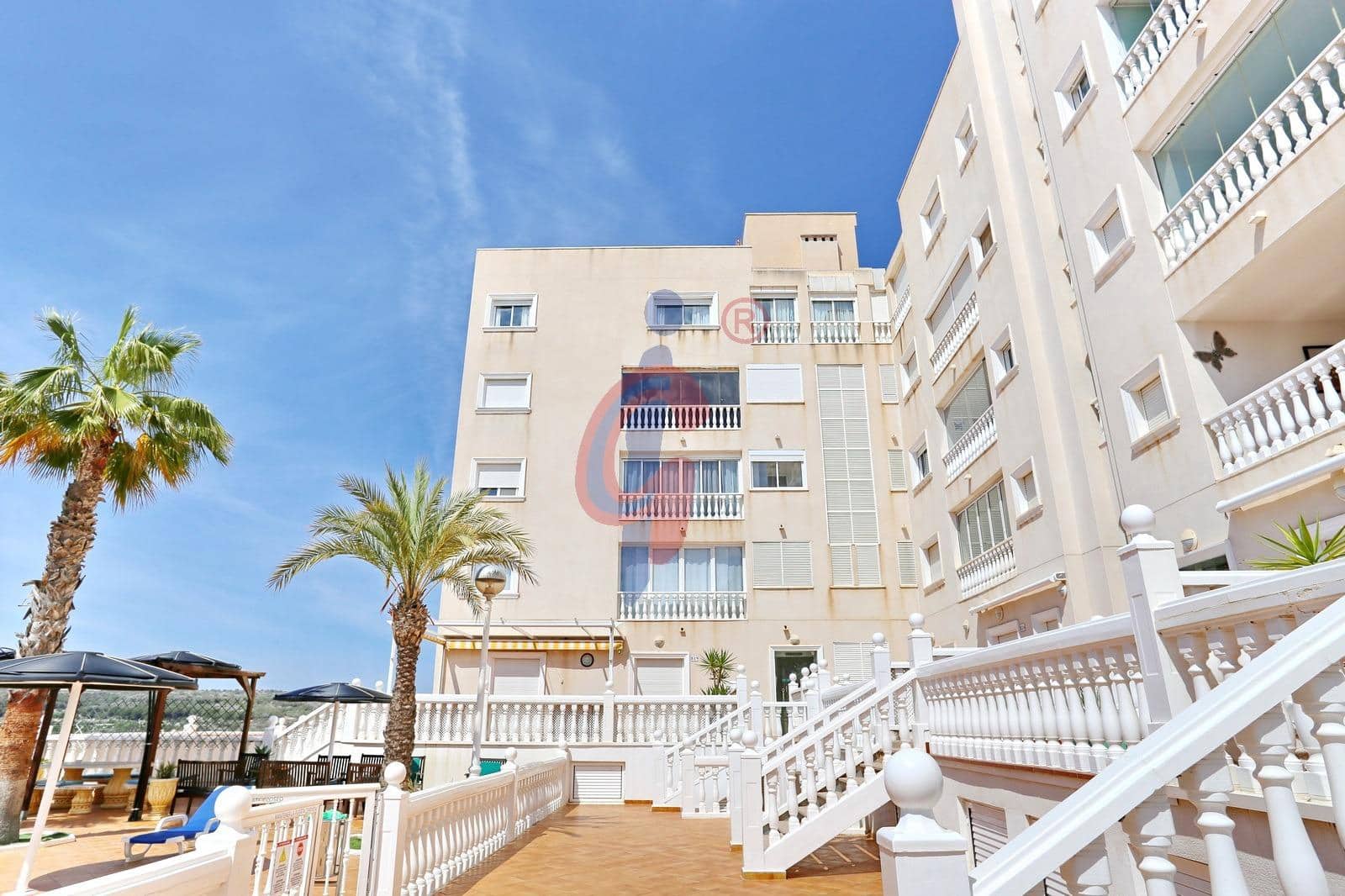 4 makuuhuone Kattohuoneisto myytävänä paikassa Guardamar del Segura mukana uima-altaan 
autotalli - 209 750 € (Ref: 9023591)