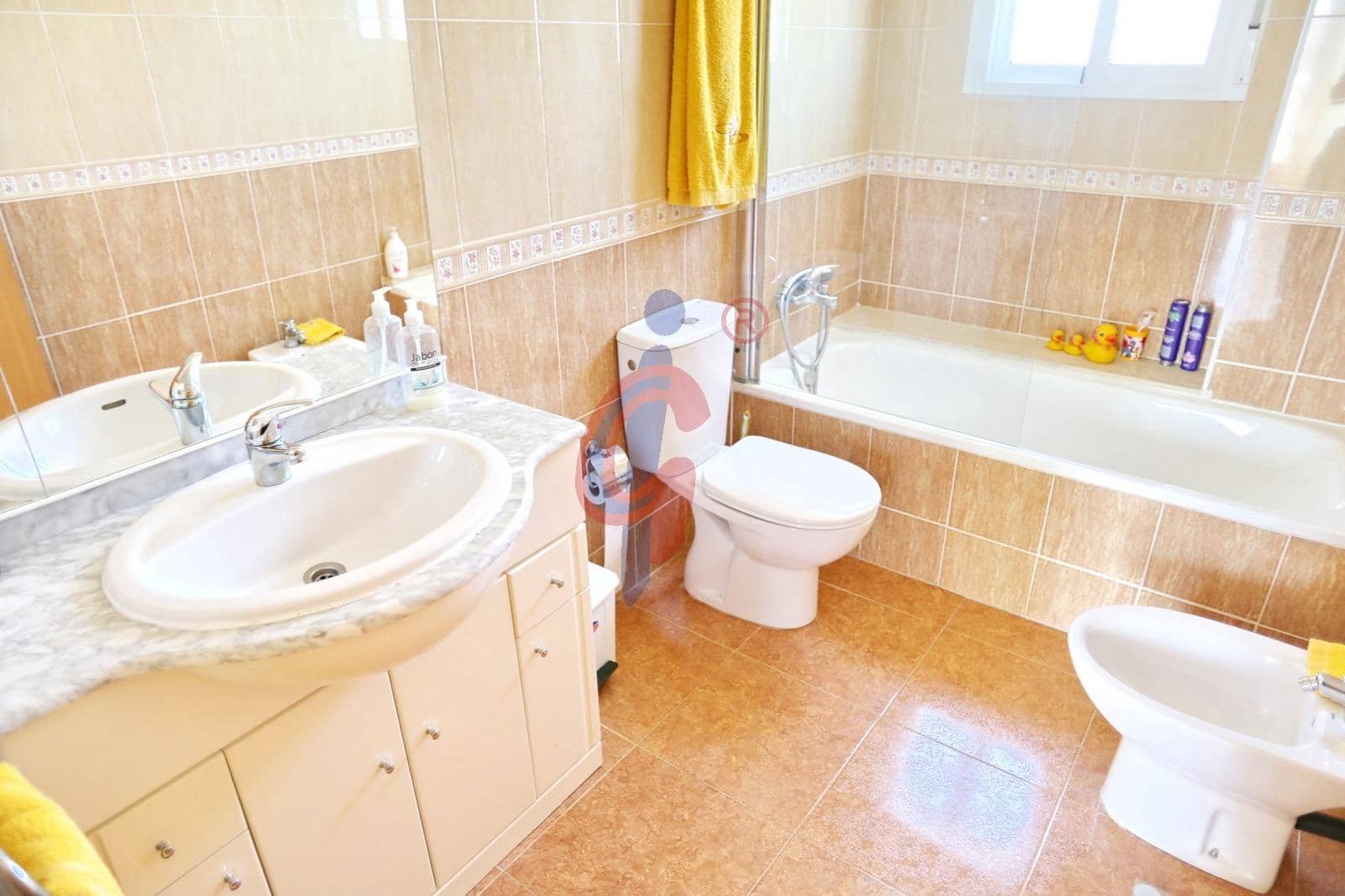 4 makuuhuone Kattohuoneisto myytävänä paikassa Guardamar del Segura mukana uima-altaan 
autotalli - 209 750 € (Ref: 9023591)