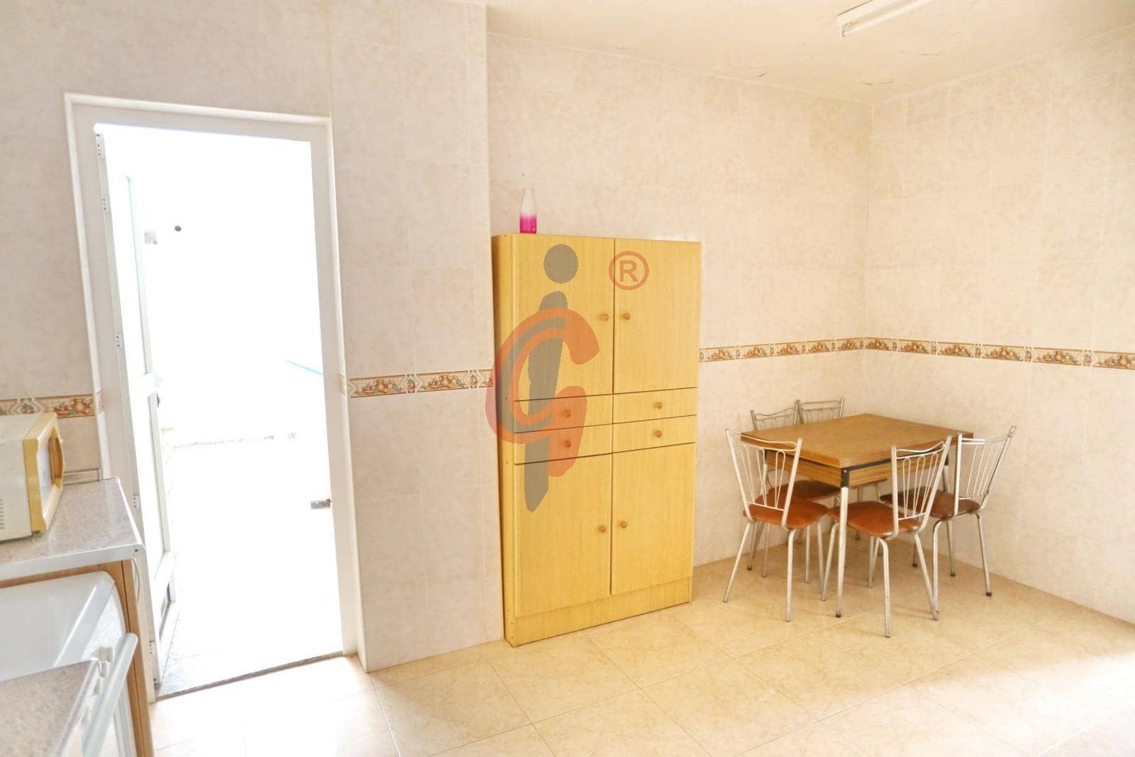 3 makuuhuone Huoneisto myytävänä paikassa Guardamar del Segura mukana 
autotalli - 145 000 € (Ref: 9059479)