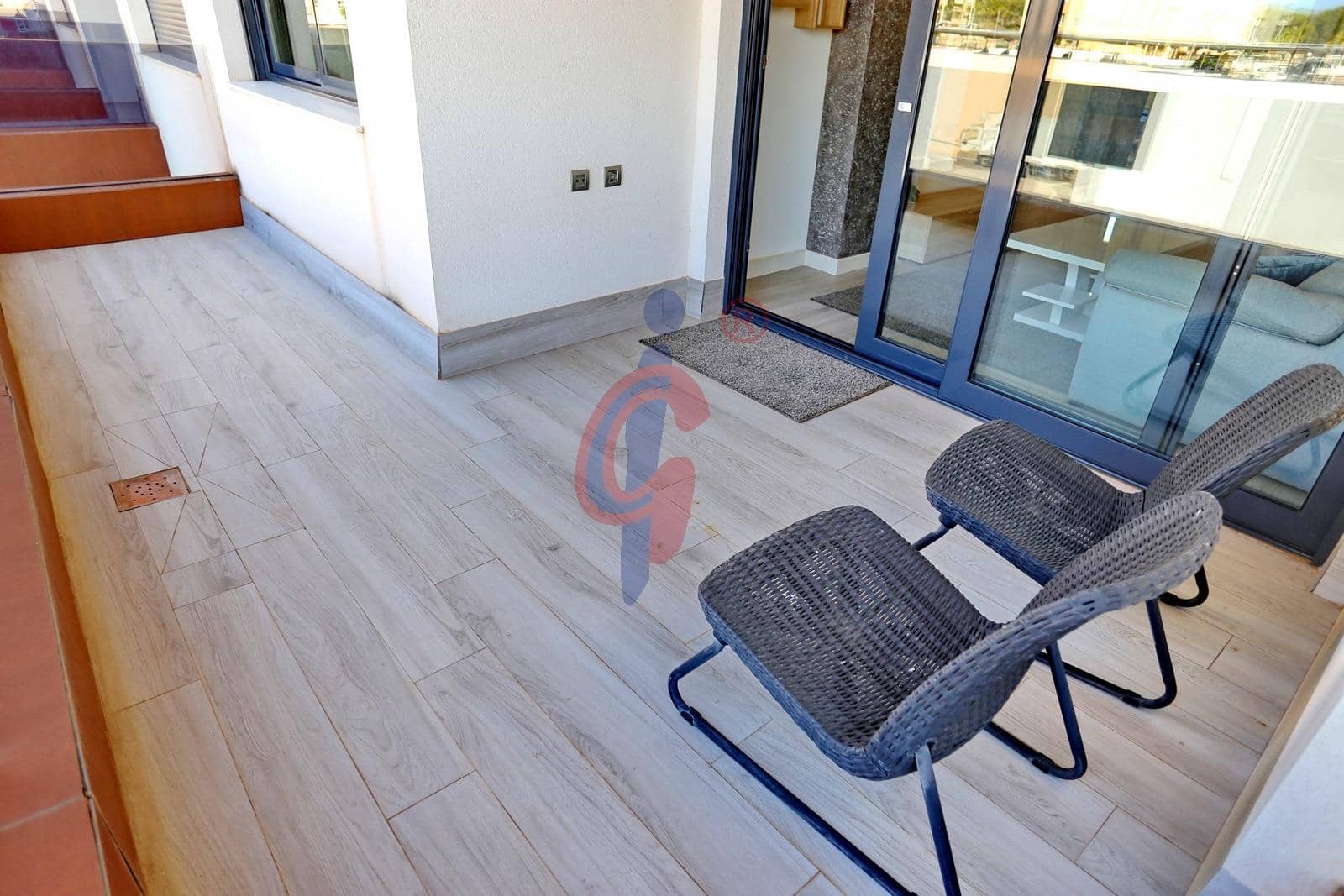 2 makuuhuone Huoneisto myytävänä paikassa Guardamar del Segura mukana uima-altaan 
autotalli - 270 000 € (Ref: 9099222)