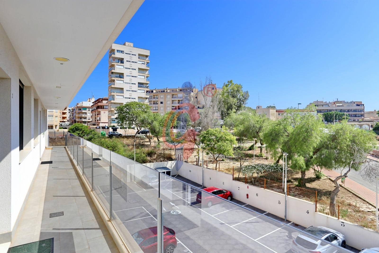 2 makuuhuone Huoneisto myytävänä paikassa Guardamar del Segura mukana uima-altaan 
autotalli - 270 000 € (Ref: 9099222)