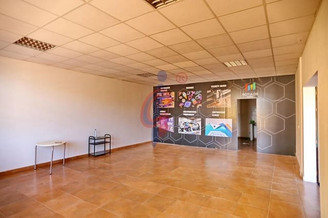 Commerciale in vendita in Puerto Deportivo, Guardamar del Segura - 99.900 € (Rif: 9110440)