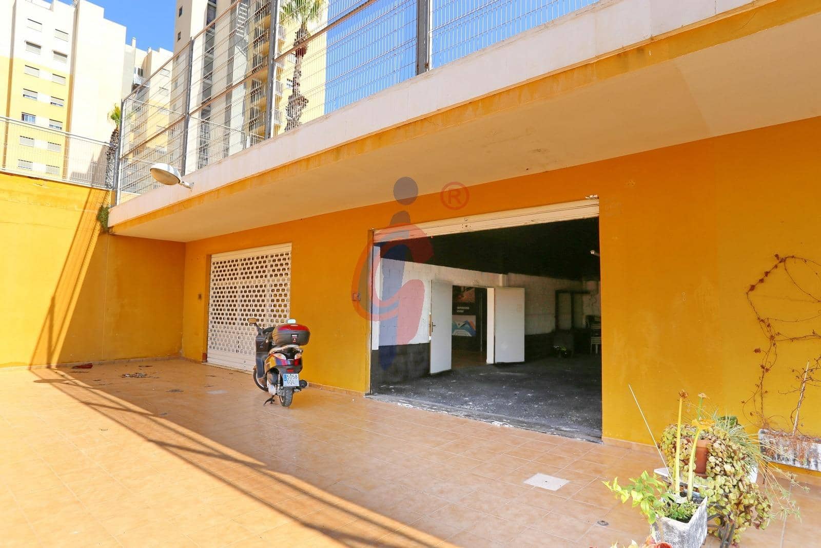 Commercial for sale in Guardamar del Segura - € 104,900 (Ref: 9110440)