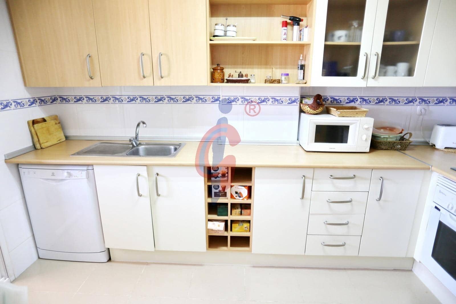 Apartamento de 2 habitaciones en Guardamar del Segura en venta con piscina garaje - 200.000 € (Ref: 9149399)