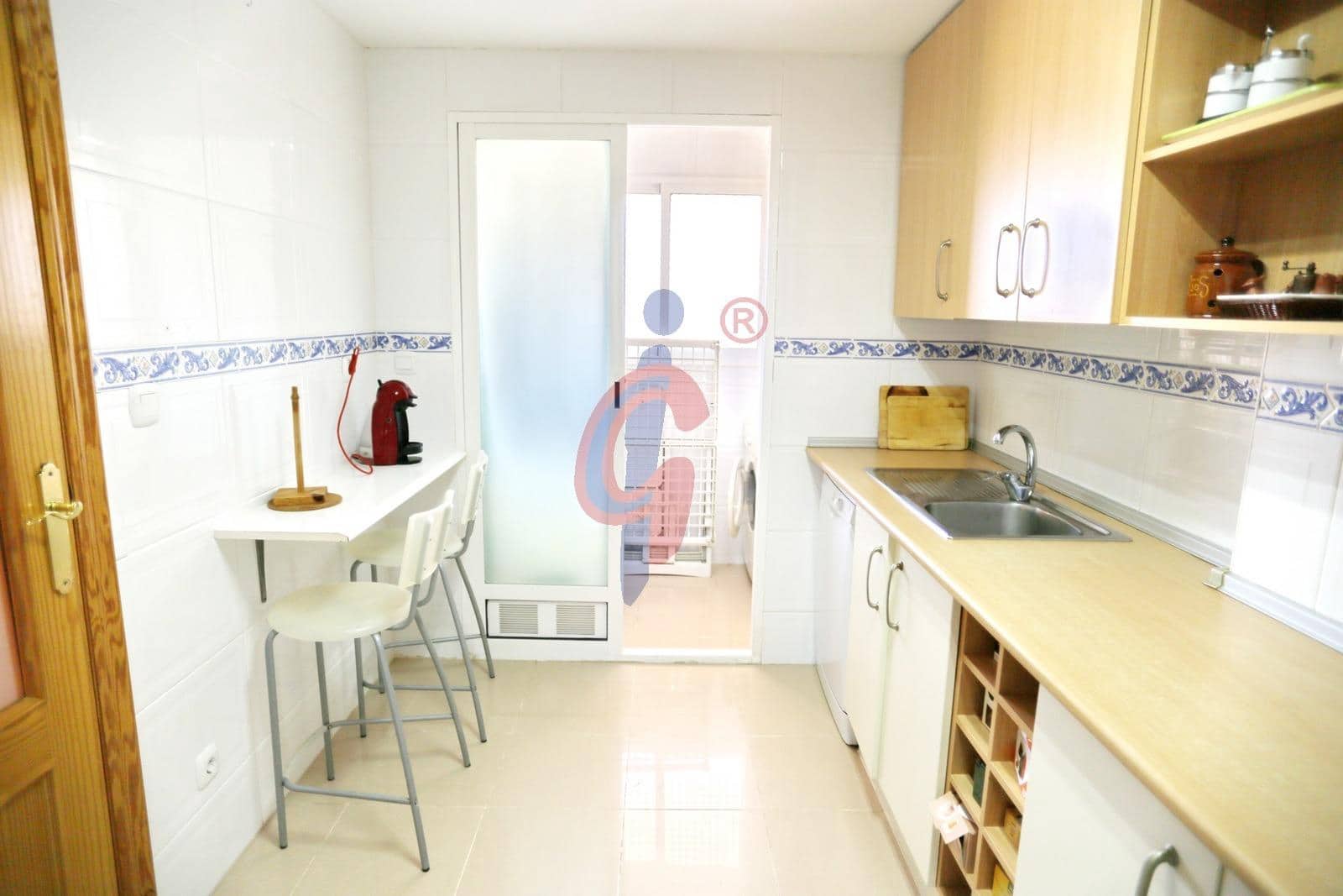 Apartamento de 2 habitaciones en Guardamar del Segura en venta con piscina garaje - 200.000 € (Ref: 9149399)