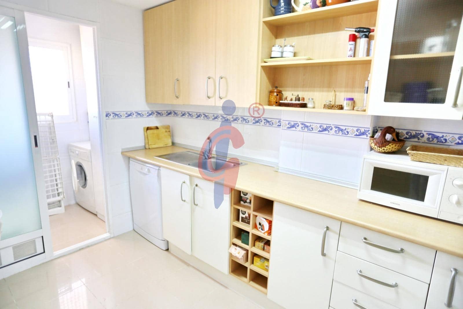 Apartamento de 2 habitaciones en Guardamar del Segura en venta con piscina garaje - 200.000 € (Ref: 9149399)