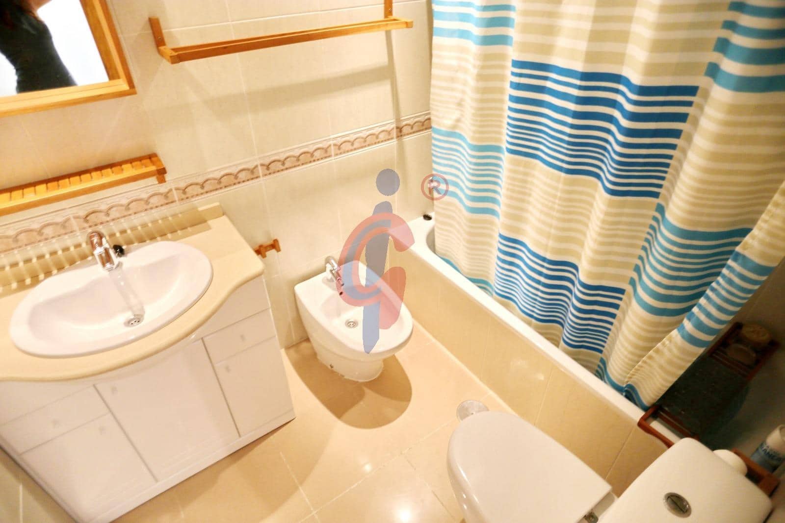 Apartamento de 2 habitaciones en Guardamar del Segura en venta con piscina garaje - 200.000 € (Ref: 9149399)