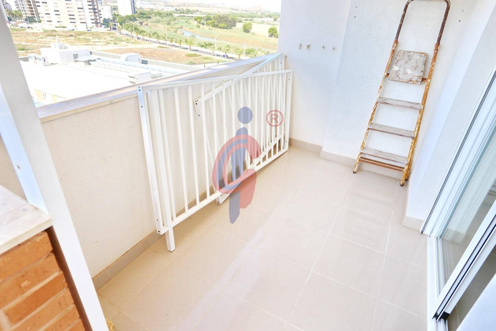 2 makuuhuone Huoneisto myytävänä paikassa Guardamar del Segura mukana uima-altaan 
autotalli - 194 900 € (Ref: 9149399)