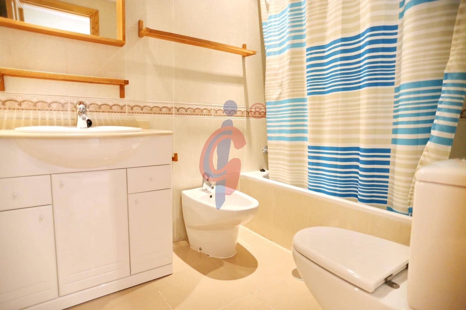 2 makuuhuone Huoneisto myytävänä paikassa Guardamar del Segura mukana uima-altaan 
autotalli - 194 900 € (Ref: 9149399)