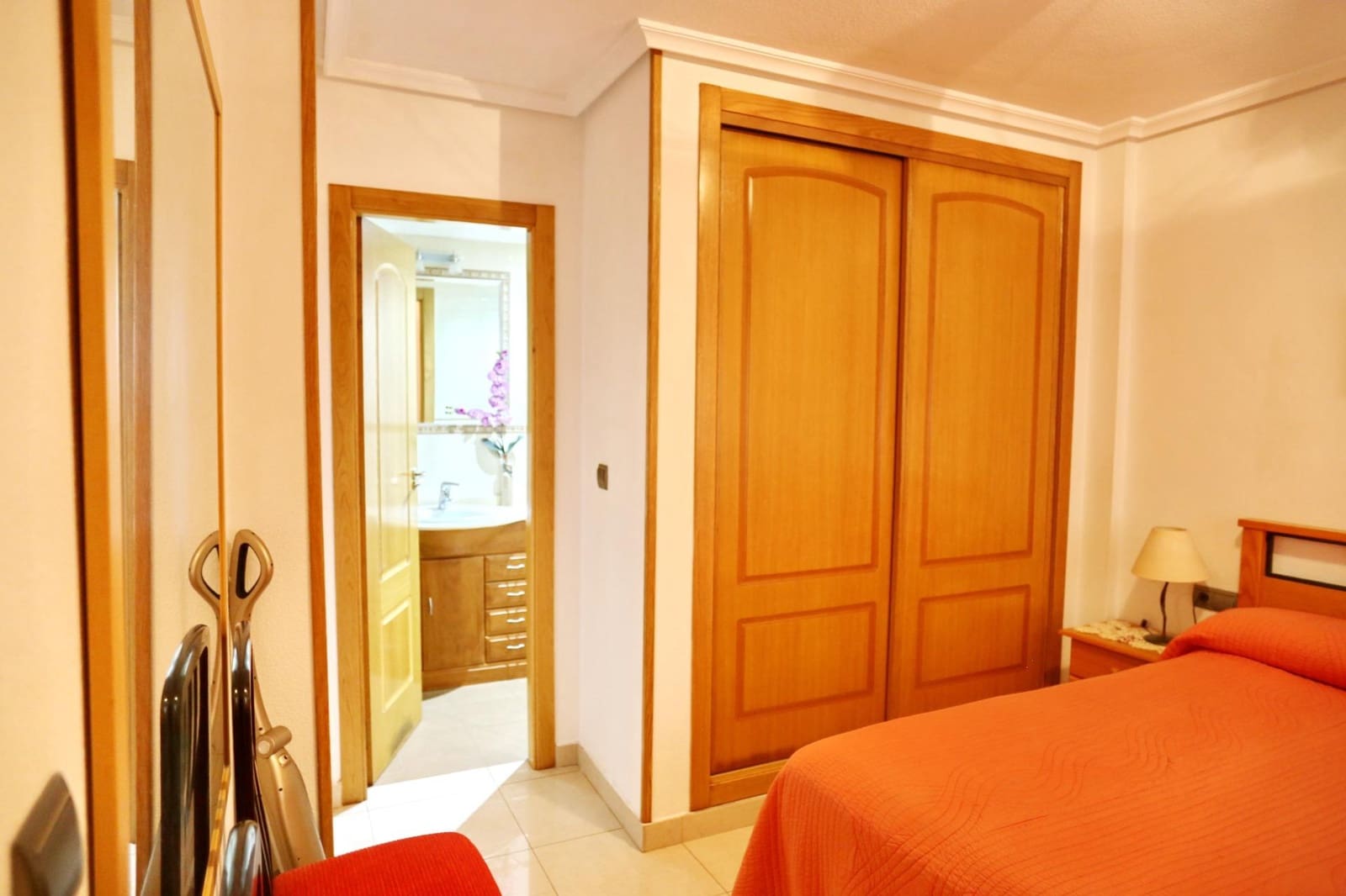 Apartamento de 2 habitaciones en Guardamar del Segura en venta con garaje - 215.000 € (Ref: 9161146)