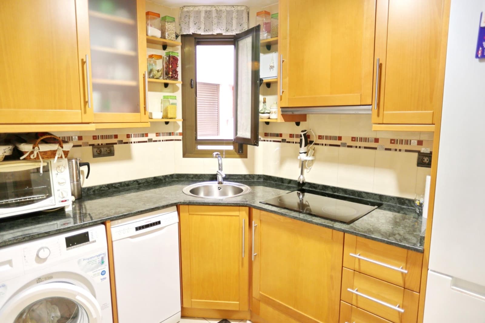 2 bedroom Apartment for sale in Guardamar del Segura with garage - € 215,000 (Ref: 9161146)