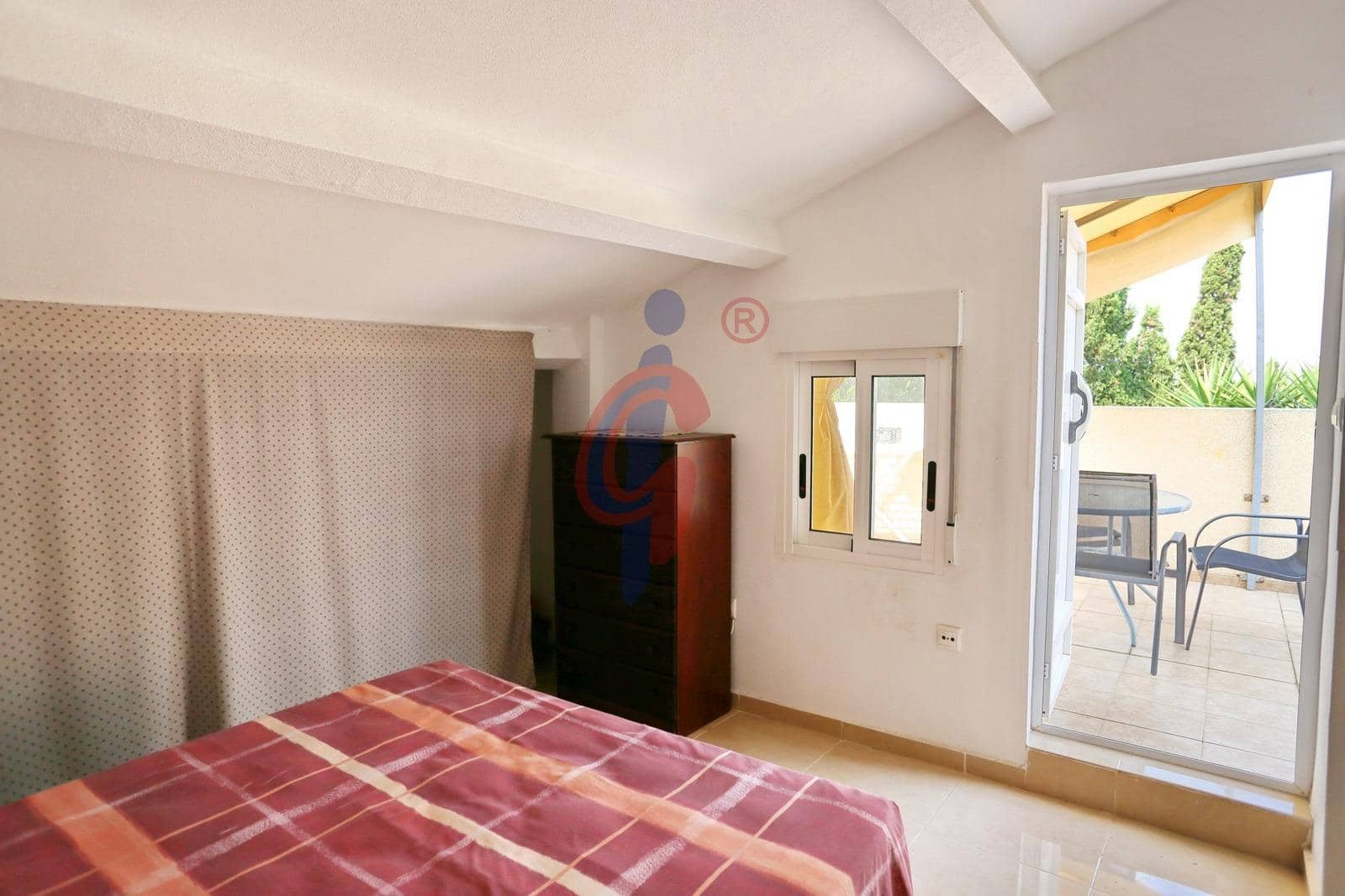 3 soveværelse Rækkehus til salg i Guardamar del Segura med swimmingpool - € 228.750 (Ref: 9187065)