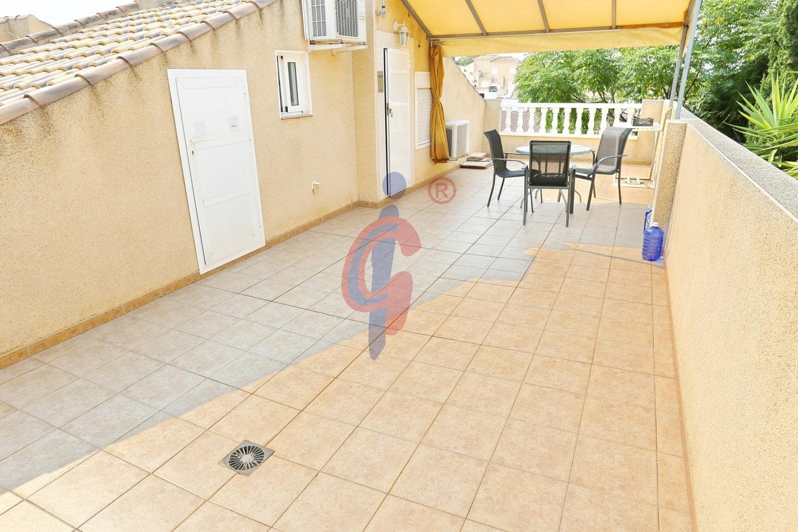 3 soveværelse Rækkehus til salg i Guardamar del Segura med swimmingpool - € 228.750 (Ref: 9187065)