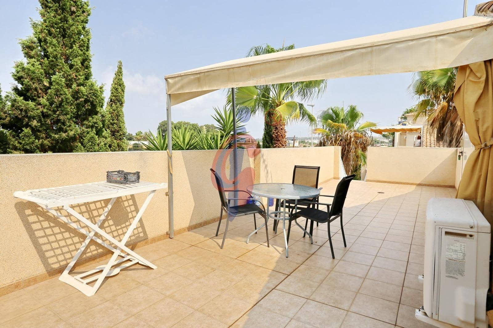 3 soveværelse Rækkehus til salg i Guardamar del Segura med swimmingpool - € 228.750 (Ref: 9187065)