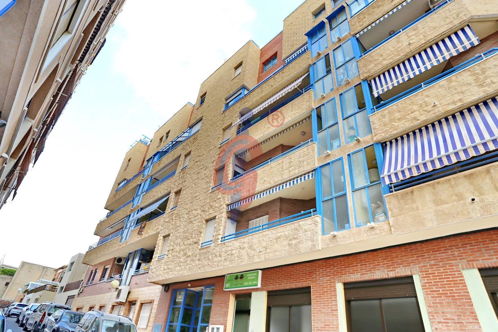 Apartamento de 2 habitaciones en Guardamar del Segura en venta - 159.900 € (Ref: 9188548)