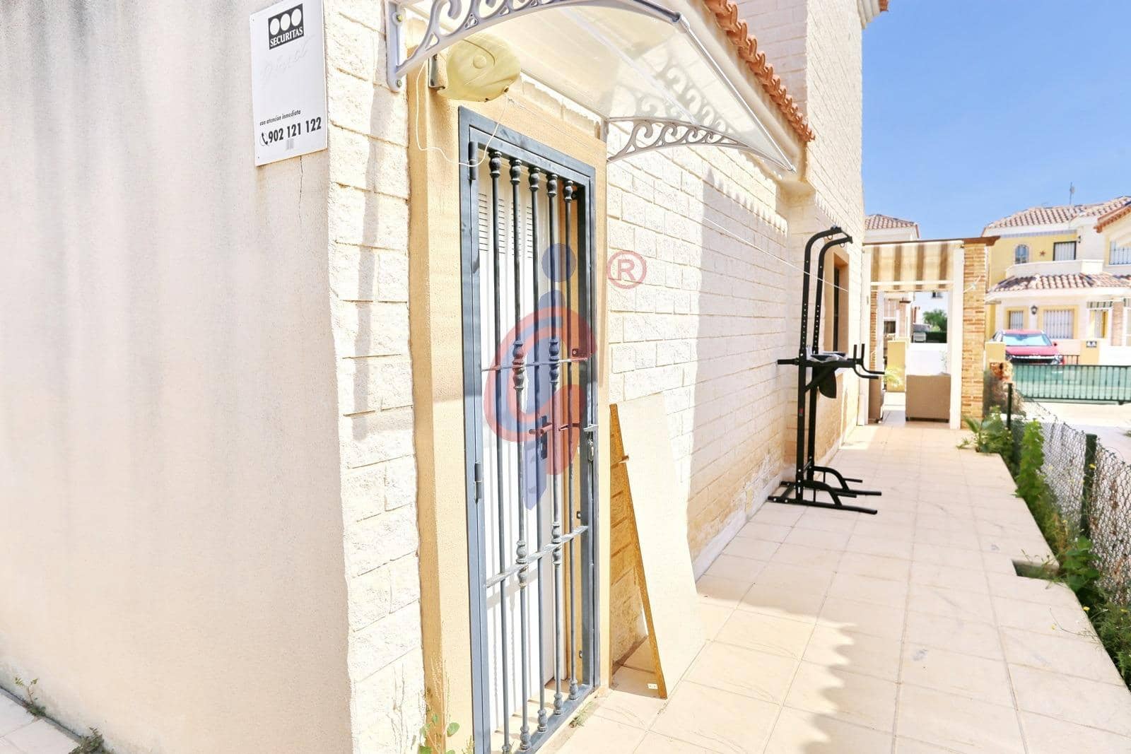 2 makuuhuone Huvila vuokrattavana paikassa Guardamar del Segura mukana uima-altaan 
autotalli - 1 200 € (Ref: 9303662)