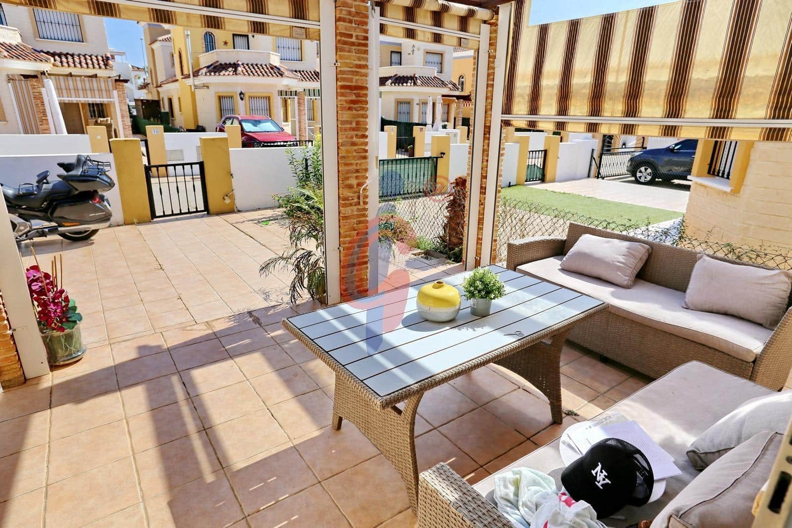 2 makuuhuone Huvila vuokrattavana paikassa Guardamar del Segura mukana uima-altaan 
autotalli - 1 200 € (Ref: 9303662)