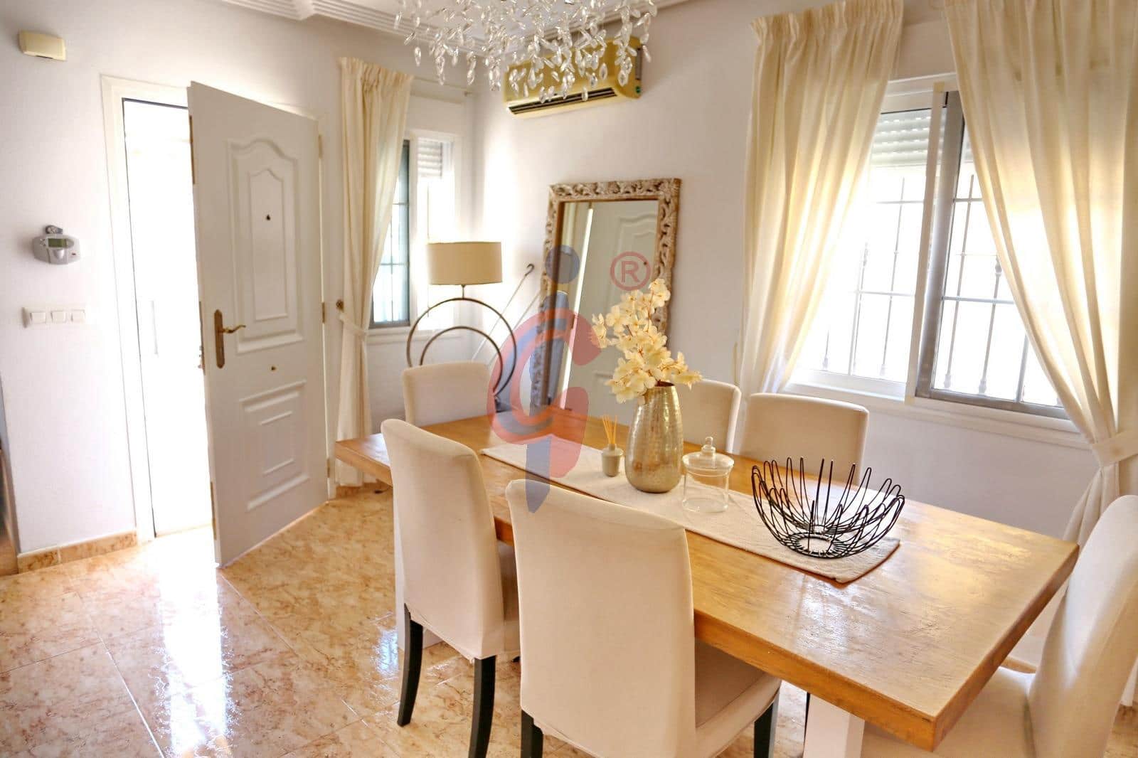 2 makuuhuone Huvila vuokrattavana paikassa Guardamar del Segura mukana uima-altaan 
autotalli - 1 200 € (Ref: 9303662)