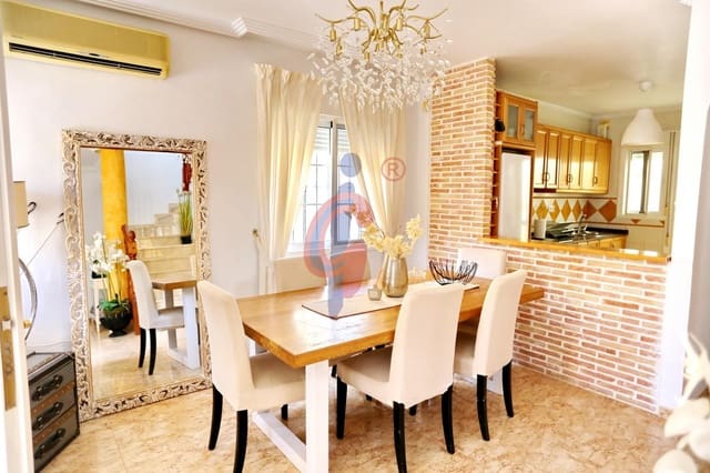 2 makuuhuone Huvila vuokrattavana paikassa El Raso, Guardamar del Segura mukana uima-altaan 
autotalli - 1 200 € (Ref: 9303662)