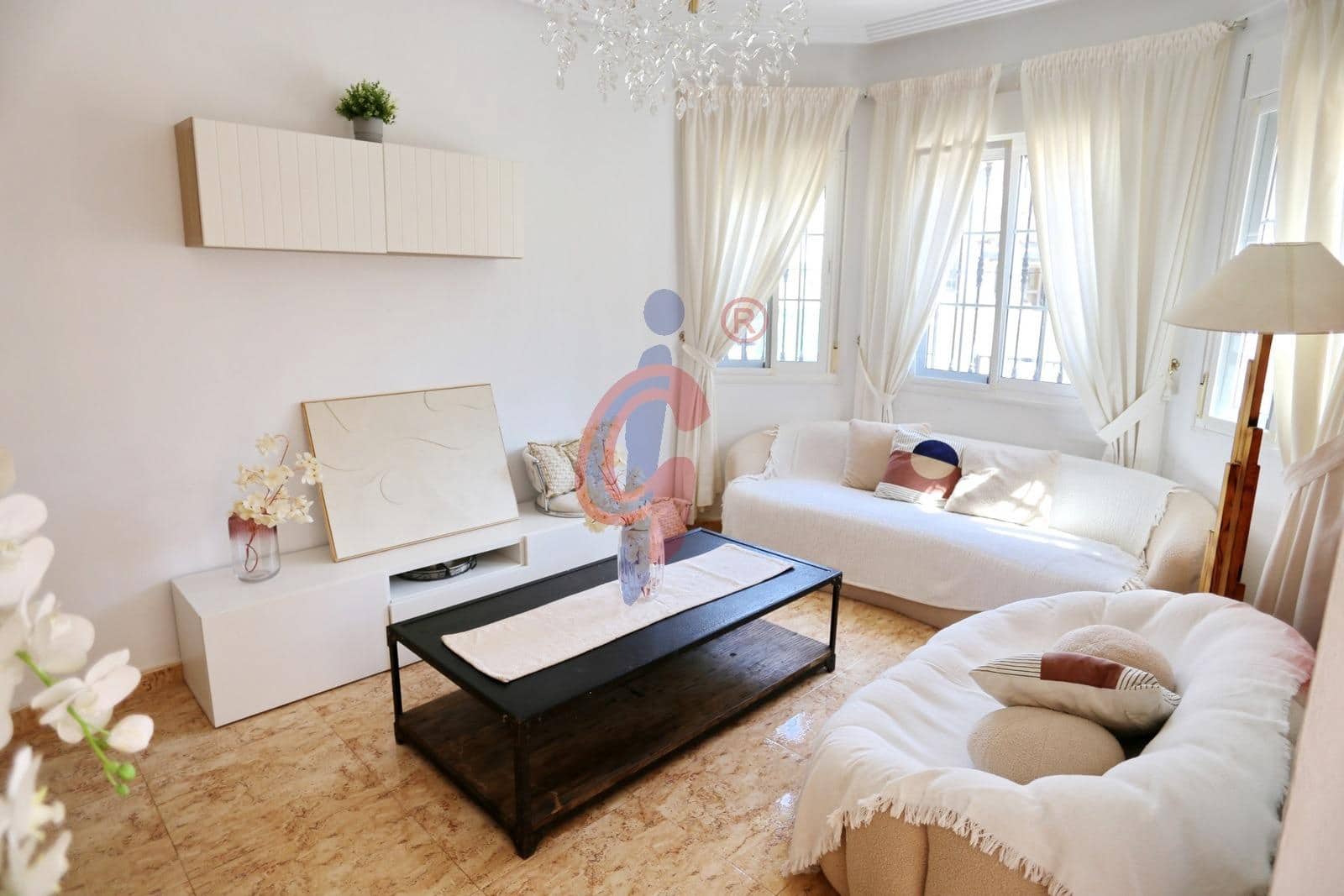 2 makuuhuone Huvila vuokrattavana paikassa Guardamar del Segura mukana uima-altaan 
autotalli - 1 200 € (Ref: 9303662)