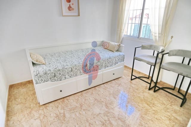 2 makuuhuone Huvila vuokrattavana paikassa El Raso, Guardamar del Segura mukana uima-altaan 
autotalli - 1 200 € (Ref: 9303662)