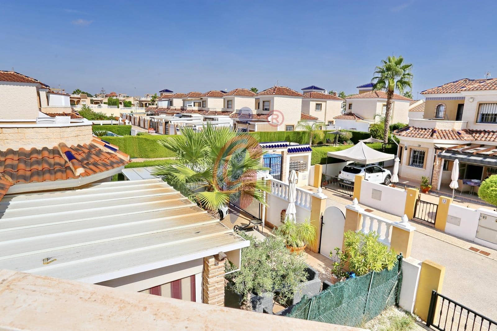 2 makuuhuone Huvila vuokrattavana paikassa Guardamar del Segura mukana uima-altaan 
autotalli - 1 200 € (Ref: 9303662)