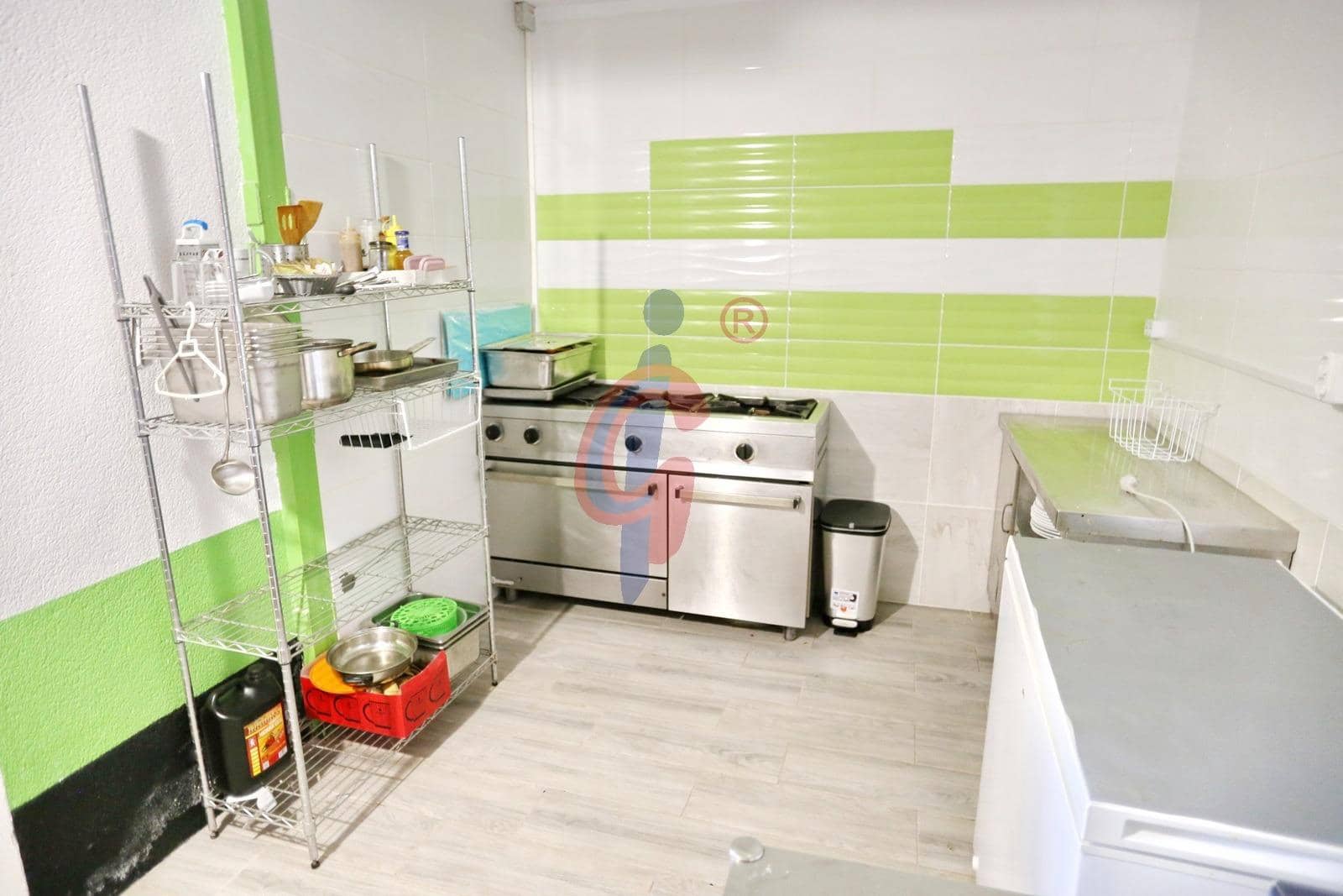 Business for sale in Daya Nueva - € 675,000 (Ref: 9317931)