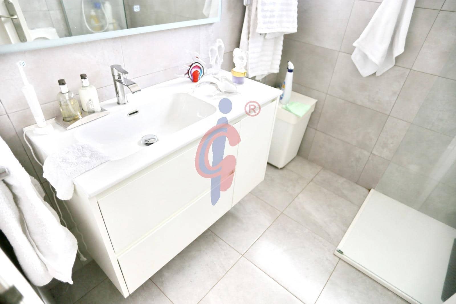 2 soveværelse Lejlighed til salg i Guardamar del Segura med swimmingpool garage - € 234.990 (Ref: 9326555)