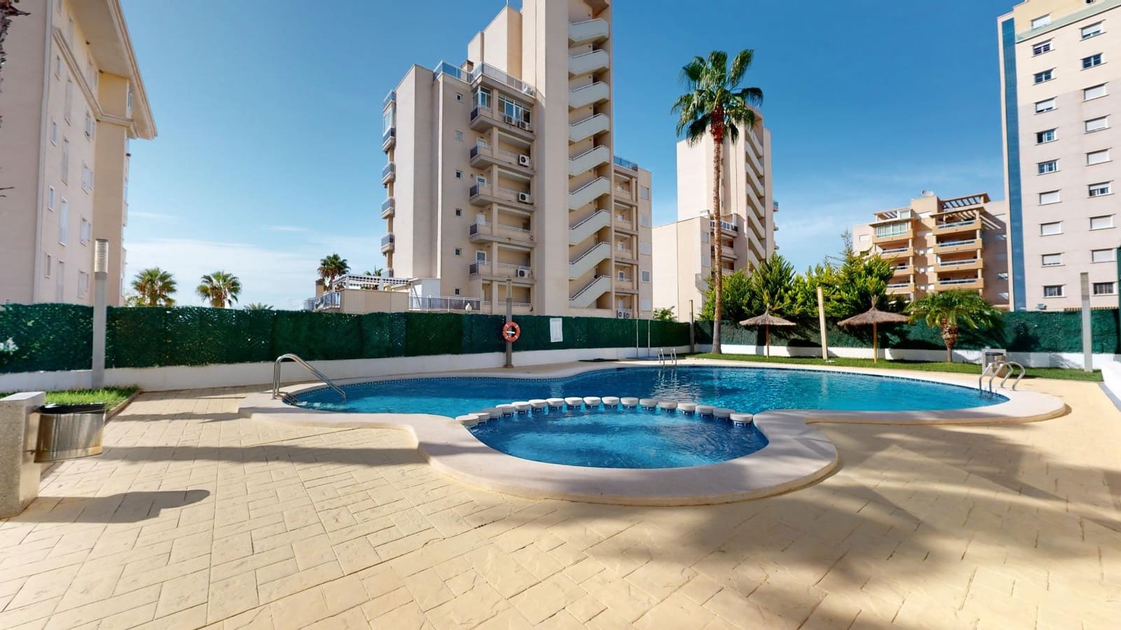 2 soveværelse Lejlighed til salg i Guardamar del Segura med swimmingpool garage - € 234.990 (Ref: 9326555)