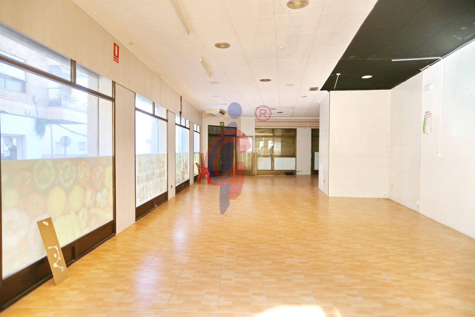 Comercial para venda em Guardamar del Segura - 250 000 € (Ref: 9349663)