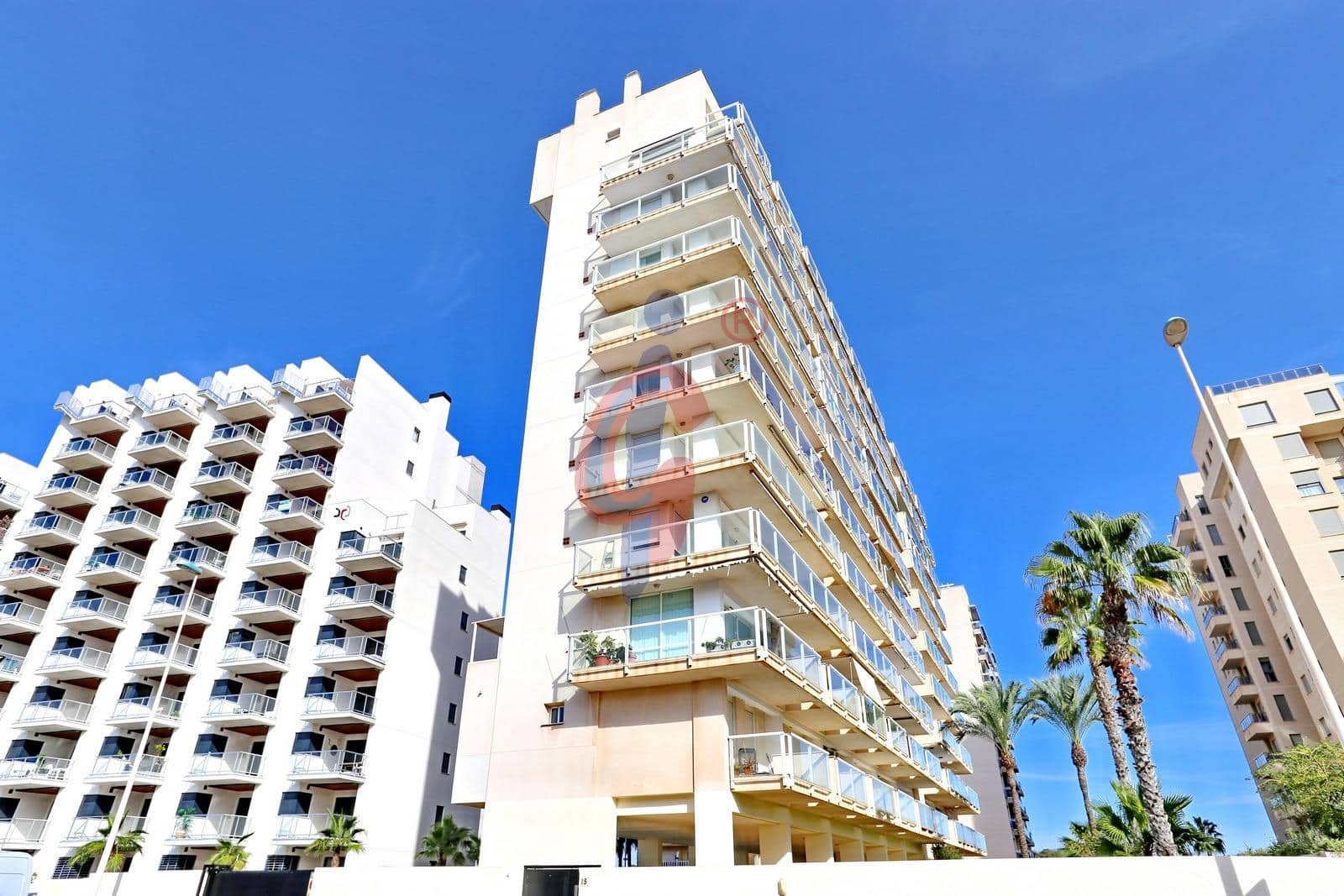 Ático de 2 habitaciones en Guardamar del Segura en venta con piscina garaje - 249.500 € (Ref: 9349664)