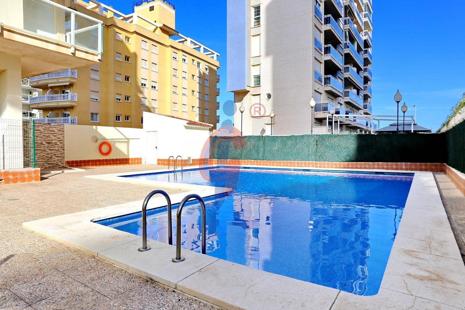 Ático de 2 habitaciones en Guardamar del Segura en venta con piscina garaje - 249.500 € (Ref: 9349664)
