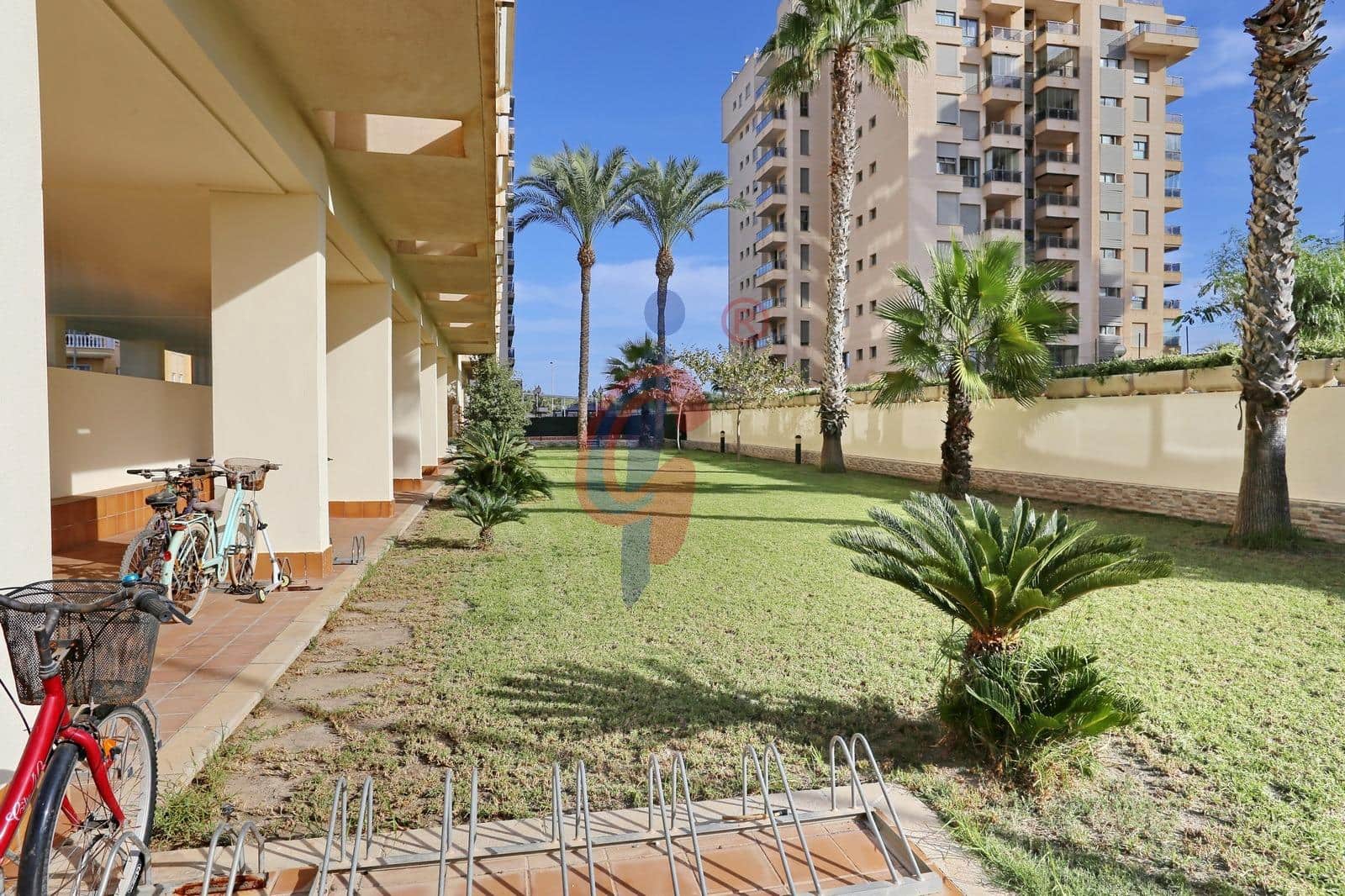 Ático de 2 habitaciones en Guardamar del Segura en venta con piscina garaje - 249.500 € (Ref: 9349664)