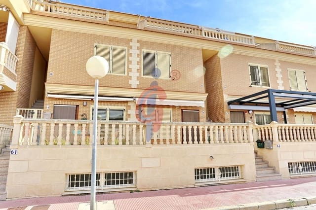 3 chambre Penthouse à vendre à Zona Pueblo, Guardamar del Segura avec garage - 249 900 € (Ref: 9362440)