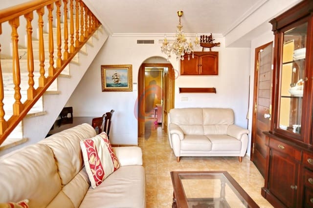 3 bedroom Penthouse for sale in Zona Pueblo, Guardamar del Segura with garage - € 249,900 (Ref: 9362440)