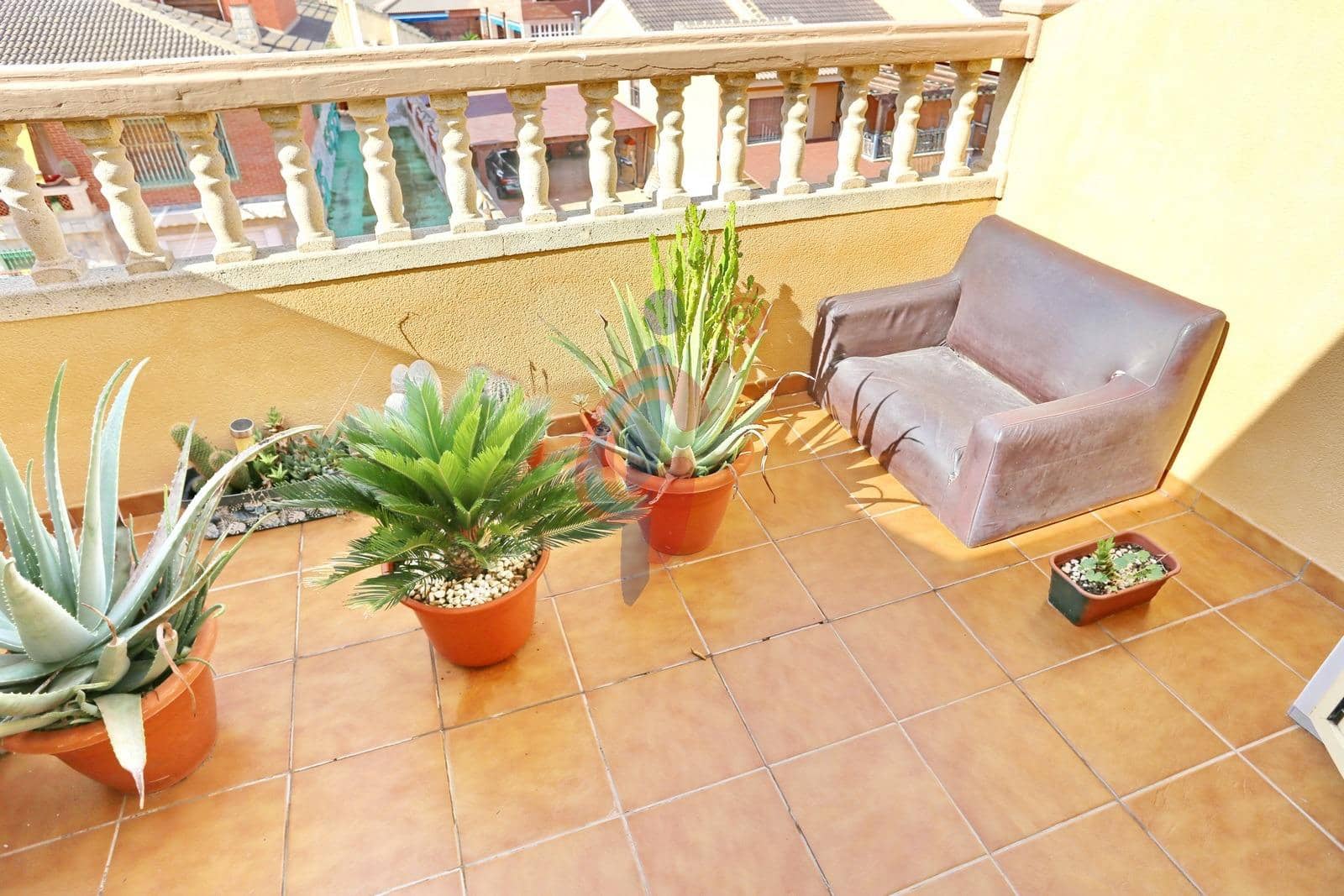 3 bedroom Penthouse for sale in Guardamar del Segura with garage - € 249,900 (Ref: 9362440)