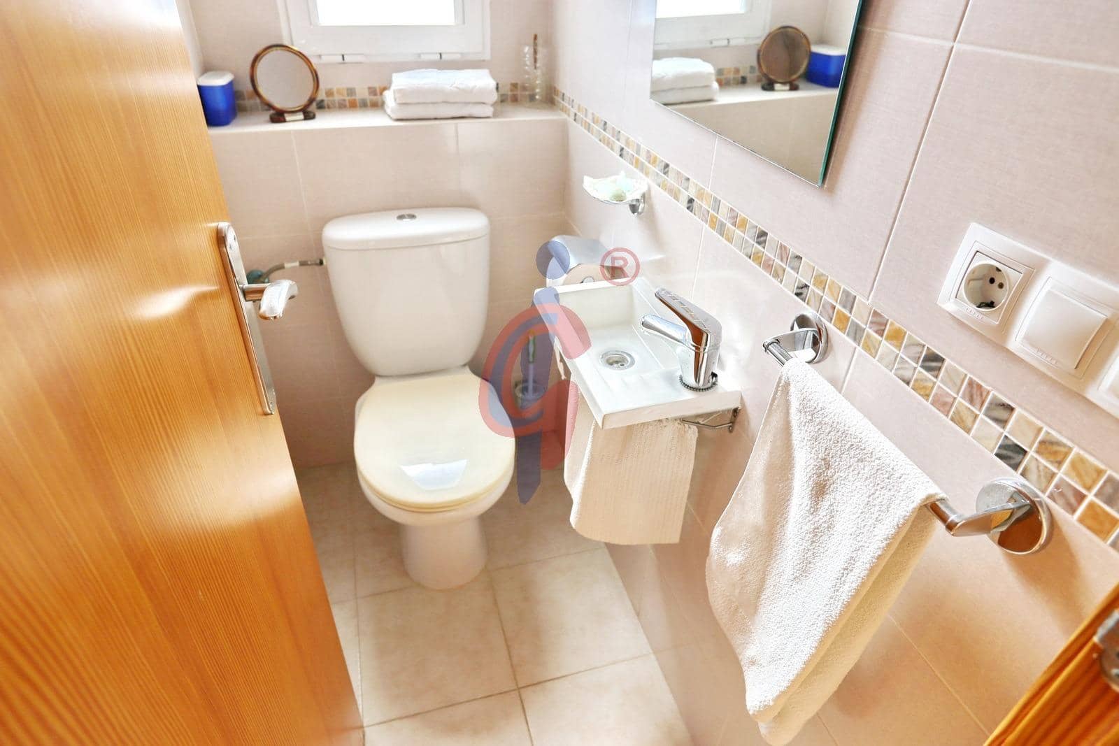 Apartamento de 2 habitaciones en Guardamar del Segura en venta con piscina - 125.000 € (Ref: 9376725)