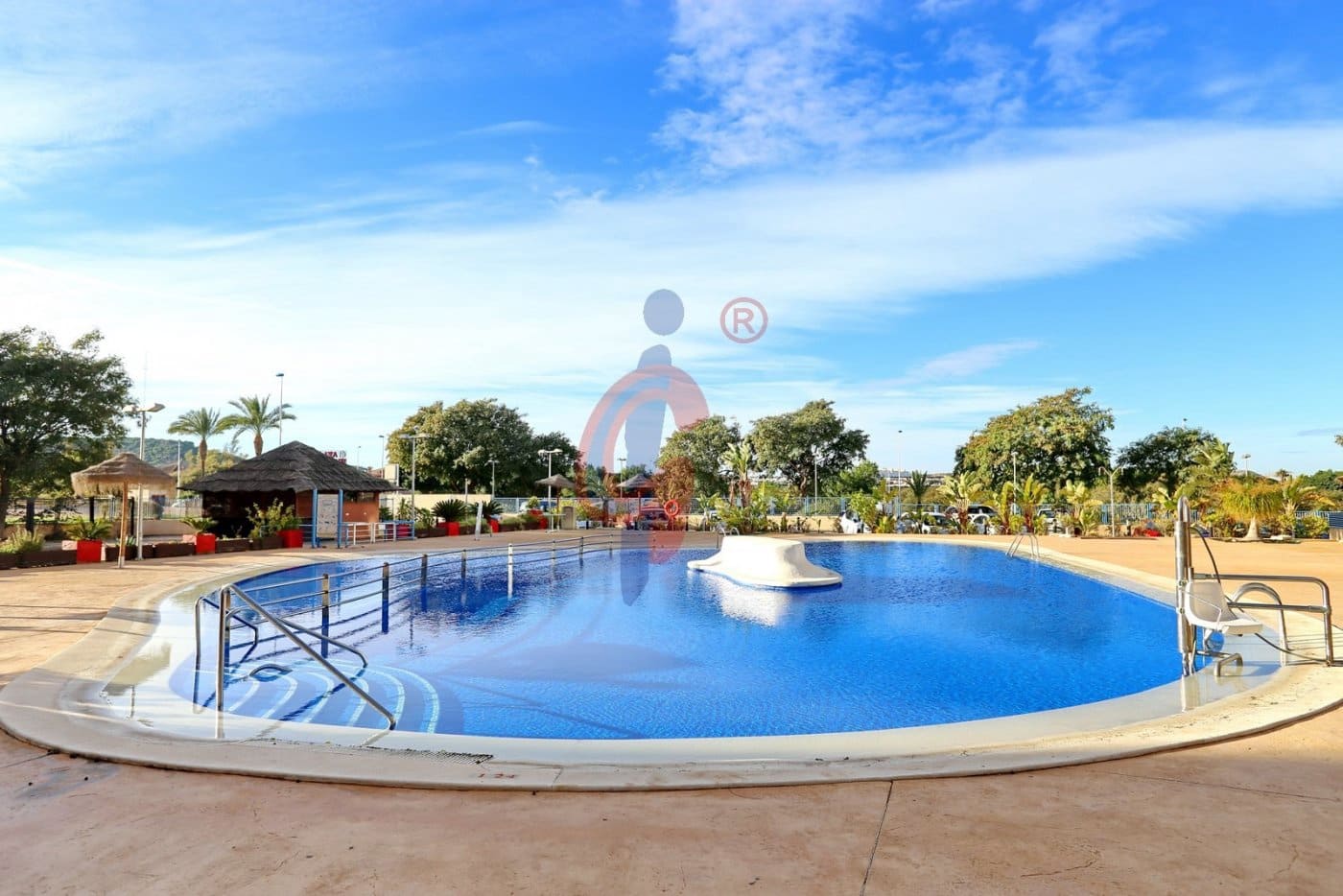 Apartamento de 2 habitaciones en Guardamar del Segura en venta con piscina - 125.000 € (Ref: 9376725)