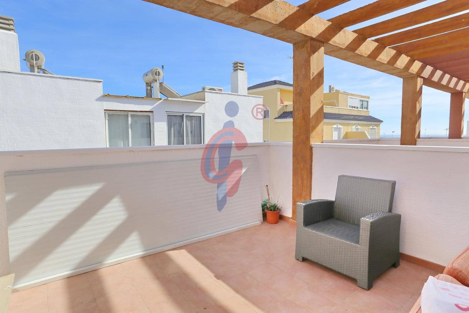 3 soveværelse Rækkehus til salg i Guardamar del Segura med swimmingpool garage - € 185.000 (Ref: 9385735)