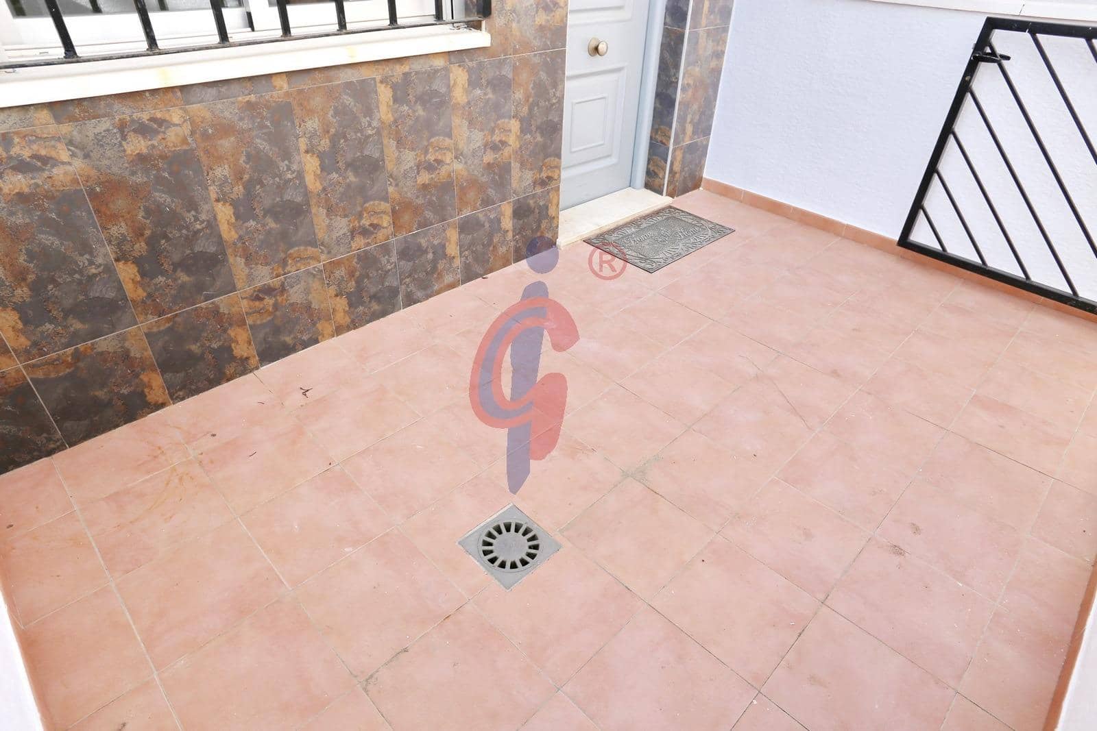 3 soveværelse Rækkehus til salg i Guardamar del Segura med swimmingpool garage - € 185.000 (Ref: 9385735)